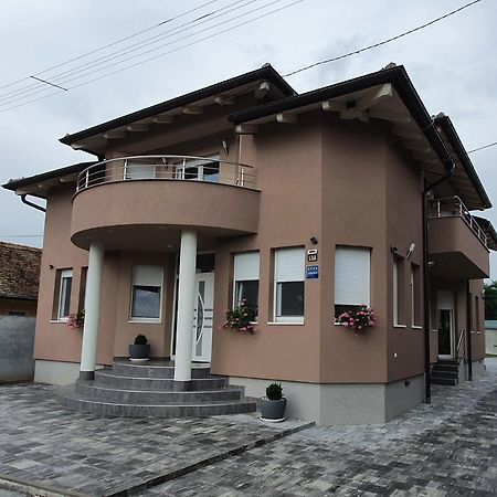Apartman Bozur **** Satnica Dakovacka Exteriér fotografie