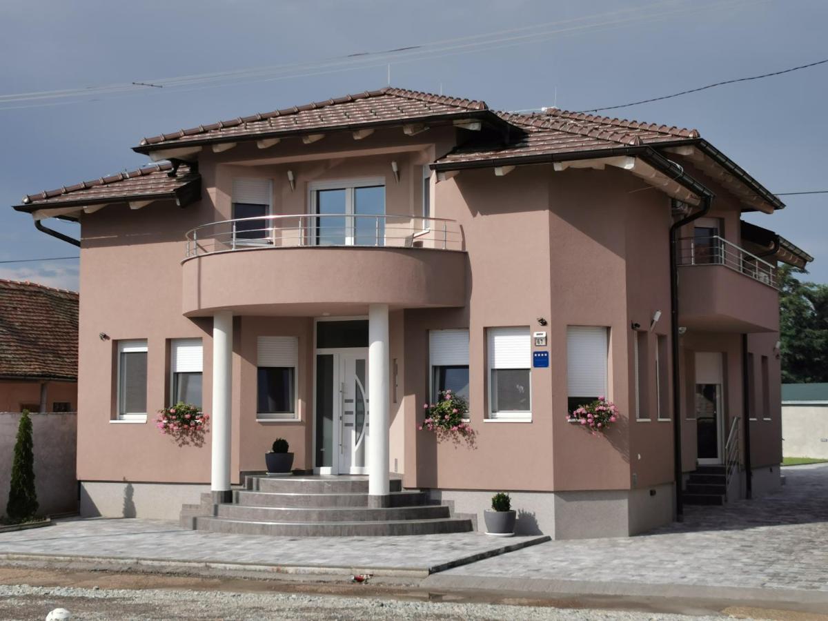Apartman Bozur **** Satnica Dakovacka Exteriér fotografie