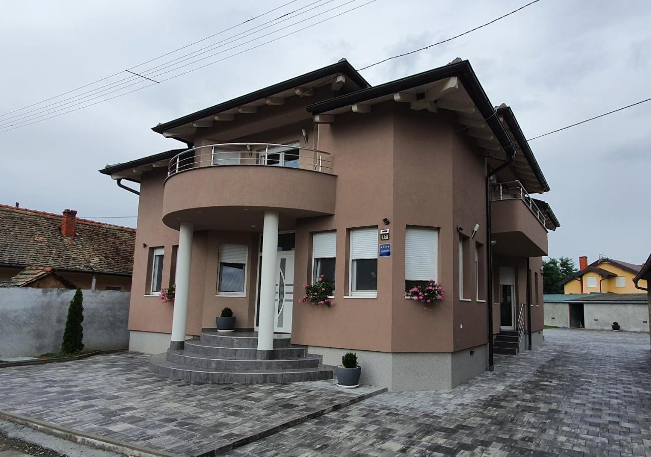 Apartman Bozur **** Satnica Dakovacka Exteriér fotografie
